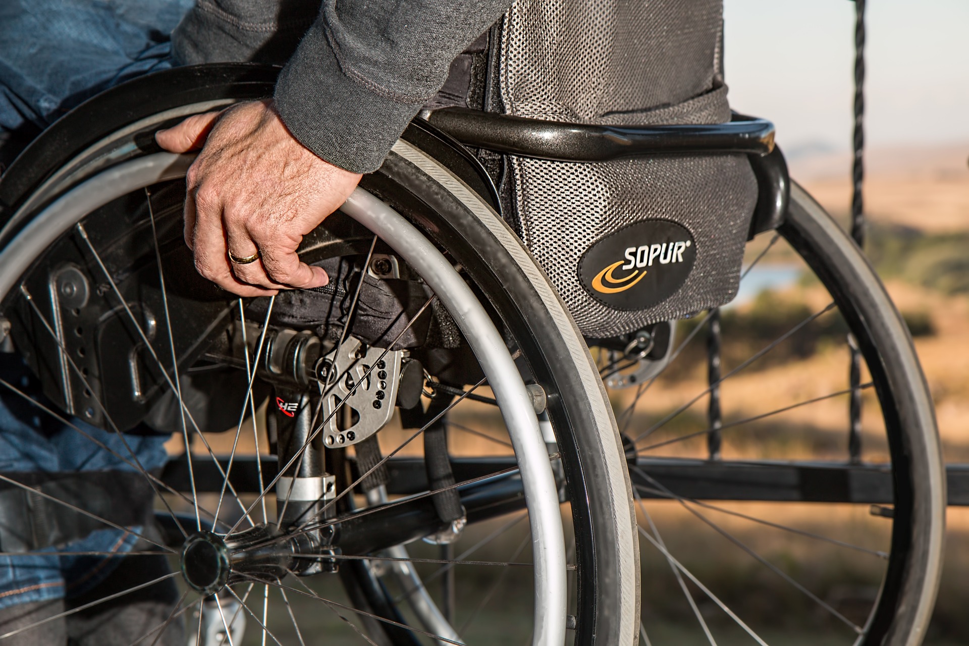Mobilność dla osób niepełnosprawnych – elektryczne skutery inwalidzkie jako rozwiązanie problemów z poruszaniem